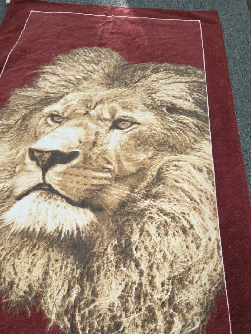 Vossen Lion Print Maroon Bath Towel - Soft Plush Home Bath Towel